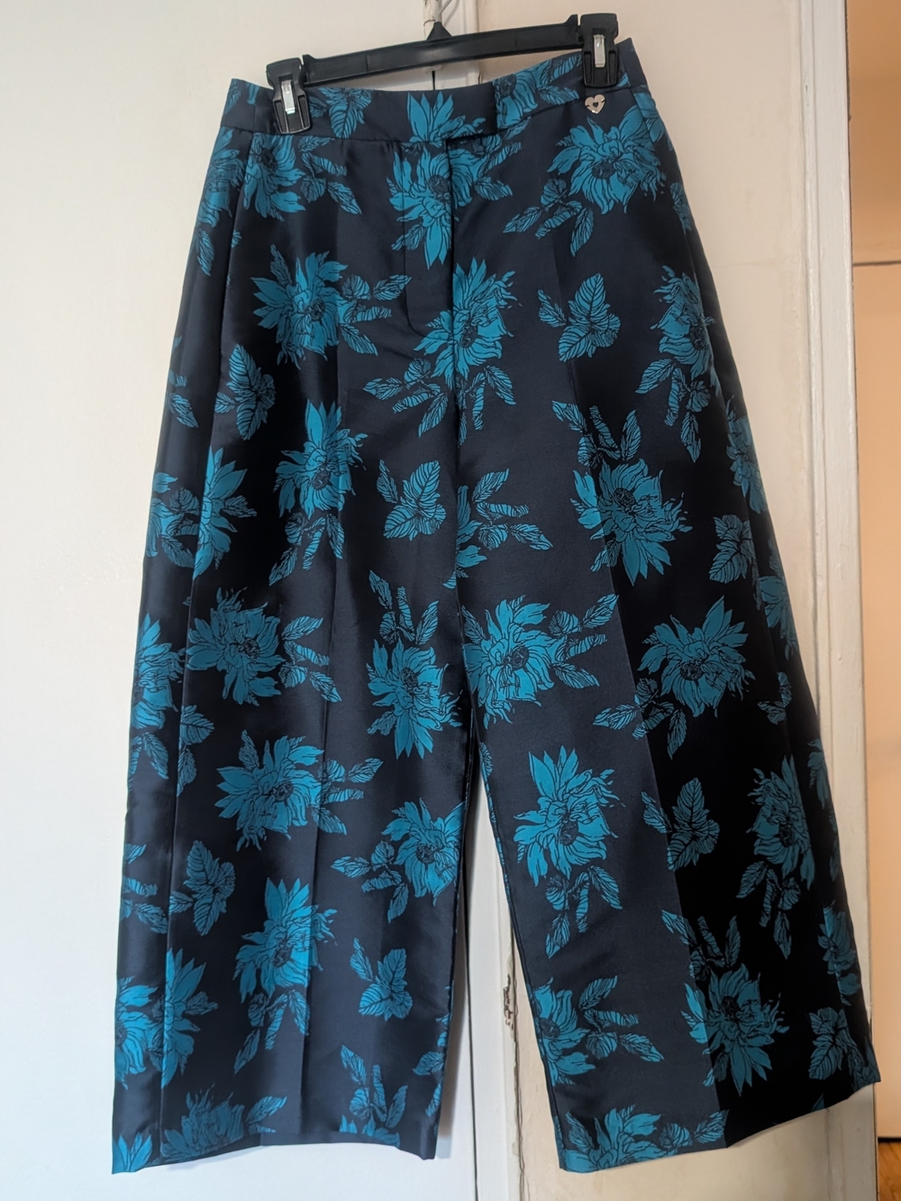 Twin-Set Black Wide-Leg Capris with Teal Floral Print